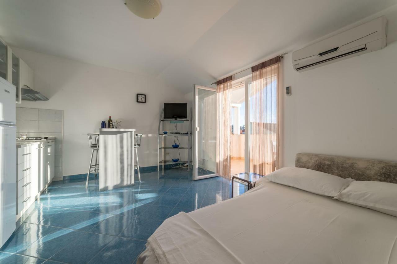 Apartments Jakovcev Betina  Bagian luar foto