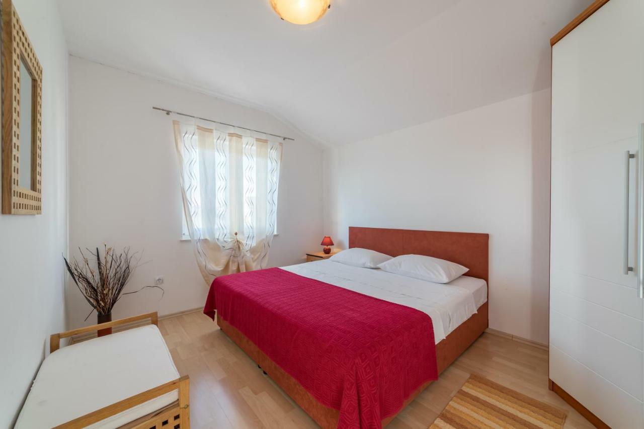 Apartments Jakovcev Betina  Bagian luar foto
