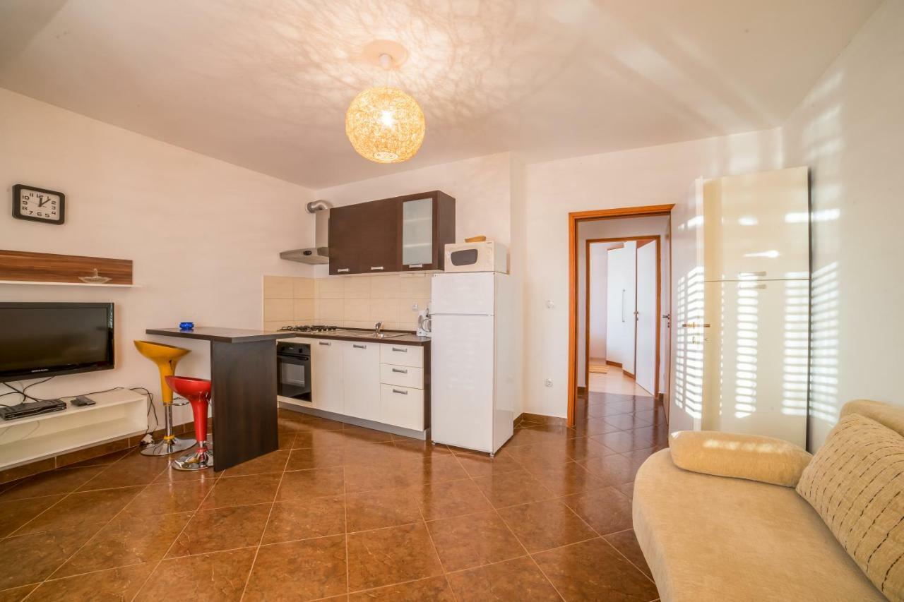 Apartments Jakovcev Betina  Bagian luar foto