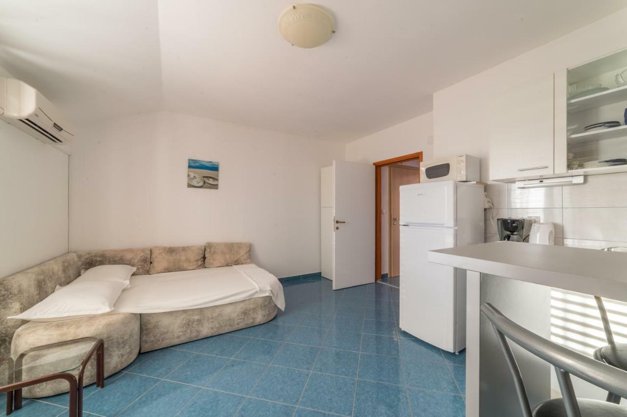 Apartments Jakovcev Betina  Bagian luar foto