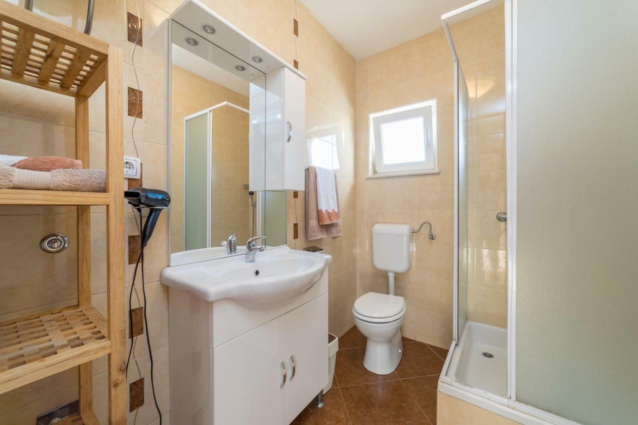 Apartments Jakovcev Betina  Bagian luar foto