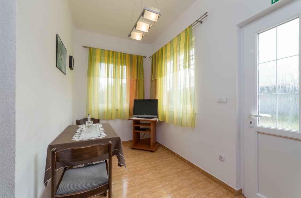 Apartments Jakovcev Betina  Bagian luar foto