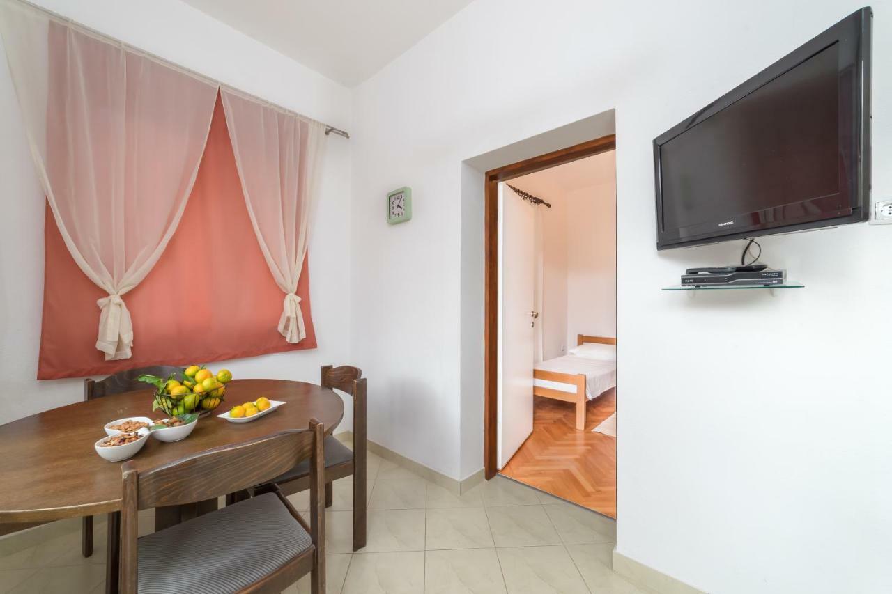 Apartments Jakovcev Betina  Bagian luar foto